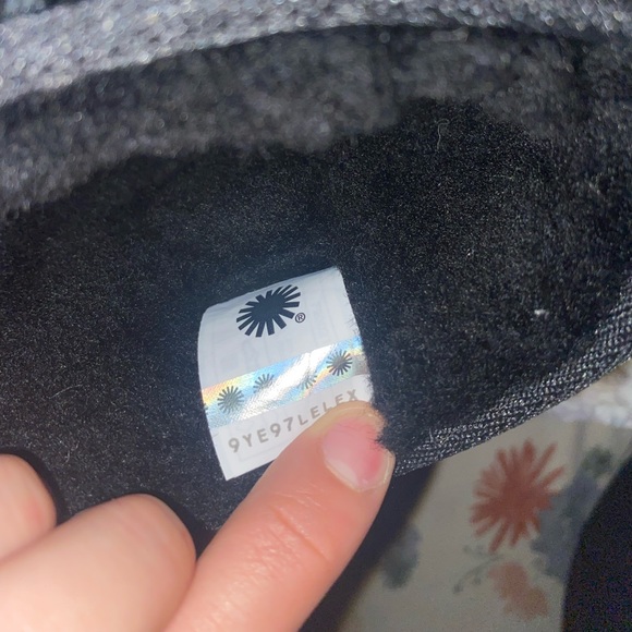 NWOB Black Classic Mini Uggs with Rubber Logo - Picture 8 of 8